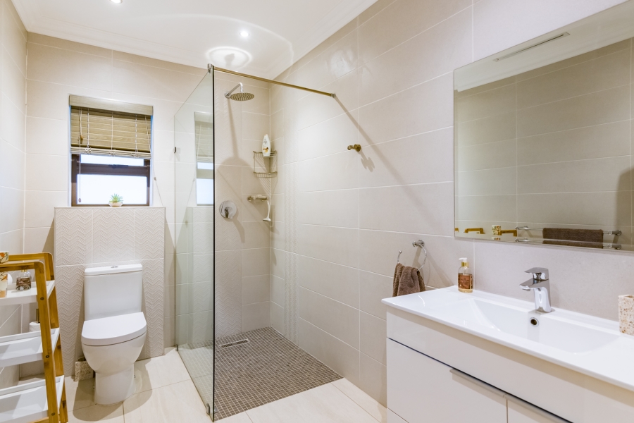 5 Bedroom Property for Sale in Club Milos Estate Free State